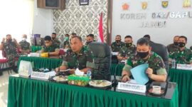 Danrem 042/Gapu Saat Paparkan Kesiapan Yonif Raider 142/KJ dalam Rangka Pengamanan Perbatasan, Kamis (6/1/22). FOTO : Penrem