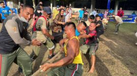 Tim Tarik Tambang Korem 042/Gapu Saat Final Melawan Tim Dinas PUPR Prov Jambi di halaman kantor Gubernur Jambi, Jumat (7/1/22). FOTO : Penrem.