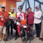 Ketua dan Pemuda Muhammadiyah Tanjab Barat Foto bersama Muhammad Fauzan di Pelabuhan RoRo Kuala Tungkal, Selasa (11/1/2022) Foto : lintastungkal