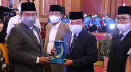 Gubernur Jambi Al Haris saat Hadiri Wisuda Sarjana Angkatan ke 1 IAI MA di Abadi Convention Center, Rabu (12/01/22). FOTO : Val/Diskominfo.