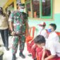 Danrem 042/Gapu Brigjen TNI M. Zulkifli Memantau Vaksinasi anak usia 6-11 di SDN 24 Kelurahan Muara Tebo, Selasa (18/1/22). FOTO : PENREM
