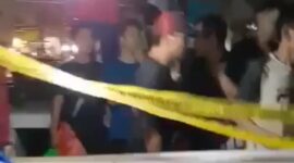 Polisi Memasang Police Line di TKP Penemuan Mayad Blok D Pasar Angso Dua Jambi, Sabtu (22/1/22). FOTO : Tangkapan Layar.