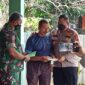 Danrem 042/Gapu Brigjen TNI M. Zulkifli bersama Wakapolda Jambi Brigjen Pol Yudawan Roswinarso Saat di Rumah Duka alm Pratu Tuppal Alomoan Baraza, Jl. TP Sriwijaya Lgr. Kejayaan No. 10 Kel. Rawasari Kec. Alam Barajo Kota Jambi, Kamis (27/1/22). FOTO : Penrem.