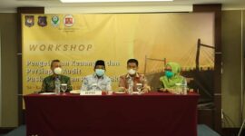 (Kiri) Sekda, Bupati, Ketua IAI Wilayah Jambi dan Kadikes Tanjab Barat, saat Workshop, Kamis (27/1/22). FOTO : PROKOPIM