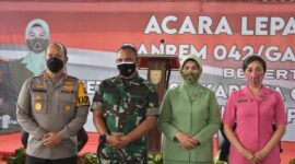 Kapolda Jambi Irjen Pol A Rachmad Wibowo Hadiri Lepas Pamit Danrem 042/Gapu Brigjen TNI M. Zulkifli di Makorem 042/Garuda Putih, Kamis (3/2/22). FOTO : Ist
