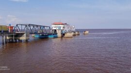 KMP Sembilang saat bersandar di Pelabuhan RoRo Kuala Tungkal
