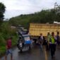Truk Melintang di Tengah Jalan Usai Bertabrakan dengan Truk Tangki Aspal. FOTO : Hms-Res Muba.