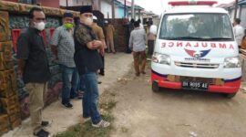 Syafizal Lubis Ketua DPD Partai Perindo Tanjung Jabung Barat saat Takziah ke Rumah Duka. FOTO : HB