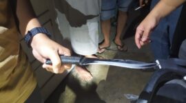 Pisau yang Diduga Digunakan Pelaku Nenikam Korban. FOTO: RESMJ.
