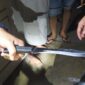 Pisau yang Diduga Digunakan Pelaku Nenikam Korban. FOTO: RESMJ.
