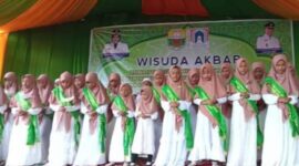 Prosesi wisuda akbar bersamaan sekaligus dengan peresmian Rumah Tahfidz An-Nazir di Desa Muaro Jambi, Selasa (22/2/22).