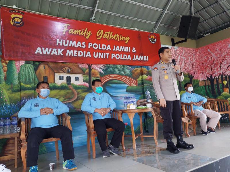 Kabid Humas Polda Jambi Kombes Pol Mulia Prianto Saat Sambutan Acara Family Gathering di Kampung Organik, Kota Jambi, Selasa (22/2/22). FOTO : Dhea