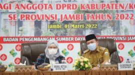 Gubernur Al Haris saat Membuka Rakor Pemberantasan Korupsi bagi Anggota DPRD Kabupaten/Kota se Provinsi Jambi Tahun 2022 di Aula BPSDM Provinsi Jambi, Selasa (01/03/22). FOTO : Ist.