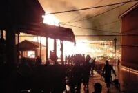 Gedung Walet di Labuhan Pering Sadu Terbakar. FOTO : Nov/Ist