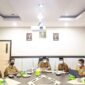 H Anwar Sadat bersama OPD terkait mengikuti sosialisasi Rencana Aksi Nasional Penurunan Angka Stunting secara virtual, Selasa (8/3/22). FOTO : Istimewa
