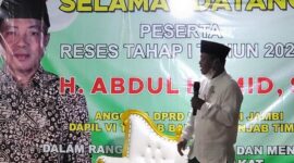 Anggota DPRD Provinsi Jambi H. Abdul Hanid, SH Saat Reses di Kuala Tungkal, Minggu (13/2/22) malam. FOTO : LT