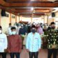 Foto bersama Bupati, Sekda Kabag Kesra Para Tuan Guru, Ustaz, Ustazah, Qori dan Qori'ah usai pembukaan TC Pertama Kafilah MTQ Tanjab Barat. FOTO : Istimewa