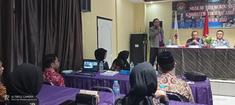 Tony Nainggolan Ketua Harian TI Jambi saat memberikan sambutan di Muskab TI Kabupaten Tanjung Jabung Barat, Minggu (27/3/22). FOTO: Lintastungkal