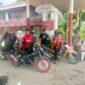 BKTM Sungai Nibung Polsek Tungkal Ilir mengawasi Pendistribusian BBM di APMS Desa Pembengis, Senin (4/4/22). FOTO : Doc Polsek Tungkal Ilir