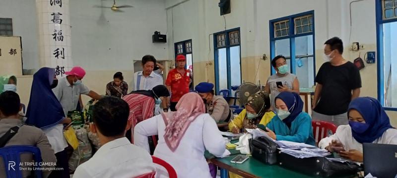 Pelaksanaan serbuan vaksinasi massal di Yayasan Budhi Luhur Kuala Tungkal, Senin (11/4/22). FOTO : lintastungkal.com