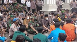 Ketua DPRD dan Gubernur Jambi Temui Mahasiswa Berunjuk Rasa