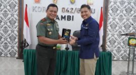 Danrem 042/Gapu Brigjen TNI Supriono Saat Terima Audiensi Kepala Perwakilan SKK Migas Sumbagsel. FOTO : PENREM
