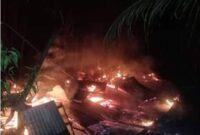 Tampak Koban Api Memakan Badan Rumah. FOTO : Tangkapan Layar