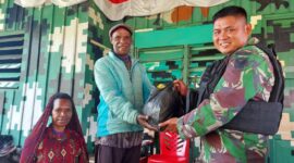 Sambut Perayaan Paskah, Satgas Yonif R 142 Berbagi Kasih Dengan Masyarakat Papua