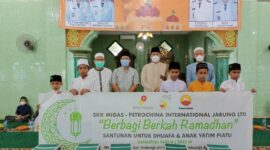 Bersama Pemkab Tanjung Jabung Barat, PetroChina Lakukan Safari Ramadan di Desa Purwodadi, Rabu (13/4/22). FOTO : Ist.