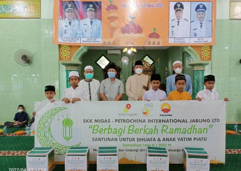 Bersama Pemkab Tanjung Jabung Barat, PetroChina Lakukan Safari Ramadan di Desa Purwodadi, Rabu (13/4/22). FOTO : Ist.