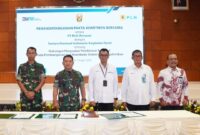 Kasad Jenderal TNI Dudung Abdurachman dan Direktur Utama PT. PLN (Persero) Darmawan Prasodjo tanandatangani Komitmen Bersama di Kantor PLN Pusat Jakarta, Selasa (19/4/22). FOTO : Dispenad.