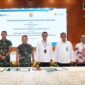 Kasad Jenderal TNI Dudung Abdurachman dan Direktur Utama PT. PLN (Persero) Darmawan Prasodjo tanandatangani Komitmen Bersama di Kantor PLN Pusat Jakarta, Selasa (19/4/22). FOTO : Dispenad.