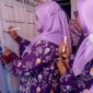 Guru saat menandatangani Komitem bersama Sekolah Ramah Anak, FOTO : Ilustrasi