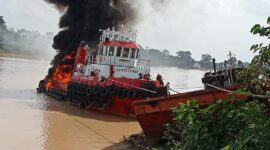 Kapal TB Bojoma 2906 yang Mengalami Kerbakaran Saat Isi BBM. FOTO : Humas PMJ