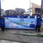 Foto bersama Jamal Darmawan dan Pengurus Partai Demokrat Tanjab Barat usai membagikan Takjil, Selasa (19/4/22). FOTO : Lintastungkal