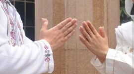 Aturan Kapasitas Halal Bihalal pada Idul Fitri 2022 di Daerah. ILUSTRASI BERSALAMAN