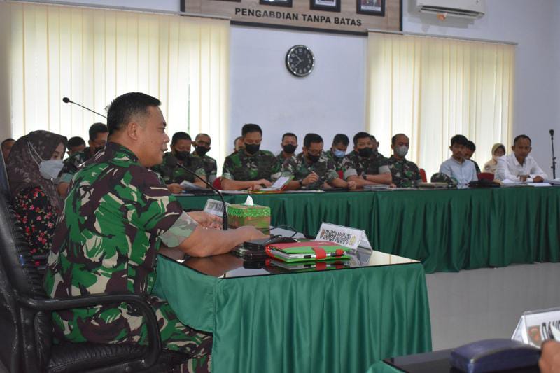 Danrem 042/Gapu Brigjen TNI Supriono Memimpin Sosialisasi TWP dan KPR Perumahan Prajurit TNI AD. FOTO : PENREM
