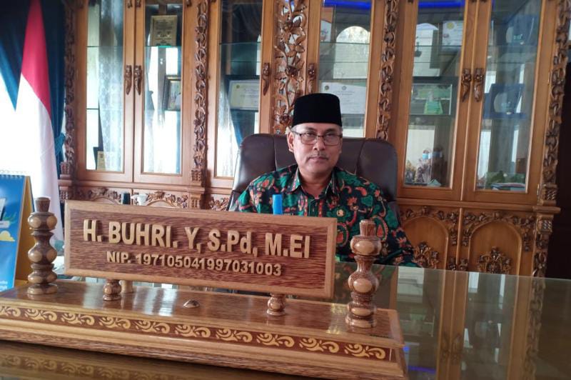 Kepala Kantor Kemenag Kabupaten Muaro Jambi, H. Buhri Y, M.EI.