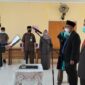 Sekda Tanjab Barat H. Agus Sanusi Saat Prosesi Pelantikan di Aula BKPSDM Tanjab Barat, Senin (26/4/22). FOTO : LT