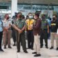 Danrem 042/Gapu Brigjen TNI Supriono Saat Tinjau Terminal Bandara STS Jambi di walayah Jambi, Kamis (28/4/22). FOTO : PENREM.