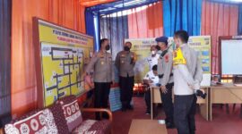 Irwasda Polda Jambi KOMBES Pol Raden Heru Prakoso didampingi Kapolres Tanjab Barat AKBP Muharman Arta serta Kabag Ops KOMPOL Jan Manto Hasiholan Sianturi saat mengecek Pos Terpadu Polres di Pelabuhan LLASDP Kuala Tungkal, Jum'at (29/4/22). FOTO : Lintastungkal