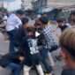Tangkapan Layar Video Aksi Sekompok Remaja Saling Pukul Saat Idul Fitri di Kuala Tungkal.
