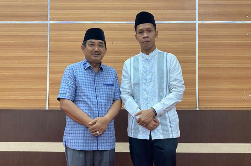 Bupati Tanjung Jabung Barat Drs. H. Anwar Sadat M, Ag dan Ketua KNPI Tanjab Barat Peni Septian. FOTO : Ist