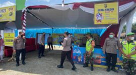 Kapolres Tanjung Jabung Barat AKBP Muharman Arta, S.IK meninjau Pos Pelayanan Perbatasan Jambi - Riau, Kamis (5/5/22). FOTO : HMSRES Tjb
