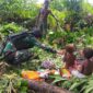 Kedekatan Prajurit Satgas Yonif R 142 Melalui Komsos dan Bantu Warga Berkebun
