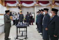 Dok. Bupati H. Anwar Sadat Saat Melakukan Prosesi Melantik dan Mengambil Sumpah Pejabat Eselon II di Balai Pertemuan, Rabu (11/5/22).