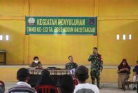 Satgas TMMD ke-113 Tahun 2022 Kodim 0419/Tanjab memberikan penyuluhan rangkaian giat Non Fisik di GOR Desa Sungai Muluk, Kecamatan Muara Papalik, Selasa (17/5/22). FOTO : PENDIM Tjb