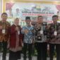 Lurah Tungkal III, Tungkal II, Tebing Tinggi dan Sungai Saren foto bersama Kepala Perwakilan Ombudsman RI Provinsi Jambi Saiful Roswandi. FOTO : Ist