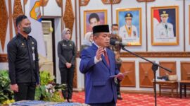 Gubernur Jambi H. Al Haris, Saat Prosesi Melantik Direktur RSRM dan Pejabat Pimpinan Tinggi Pratama di Lingkungan Pemerintah Provinsi Jambi, Rabu (25/5/22). FOTO : Kominfo