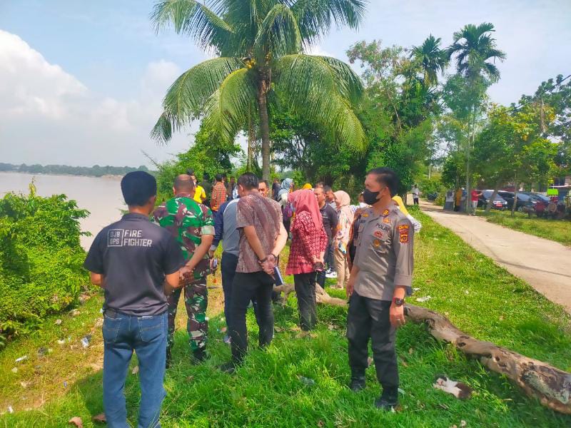 Kapolsek Jaluko Tinjau Lokasi Kegiatan Hari Lingkungan Hidup di RT 02 Desa Senaung